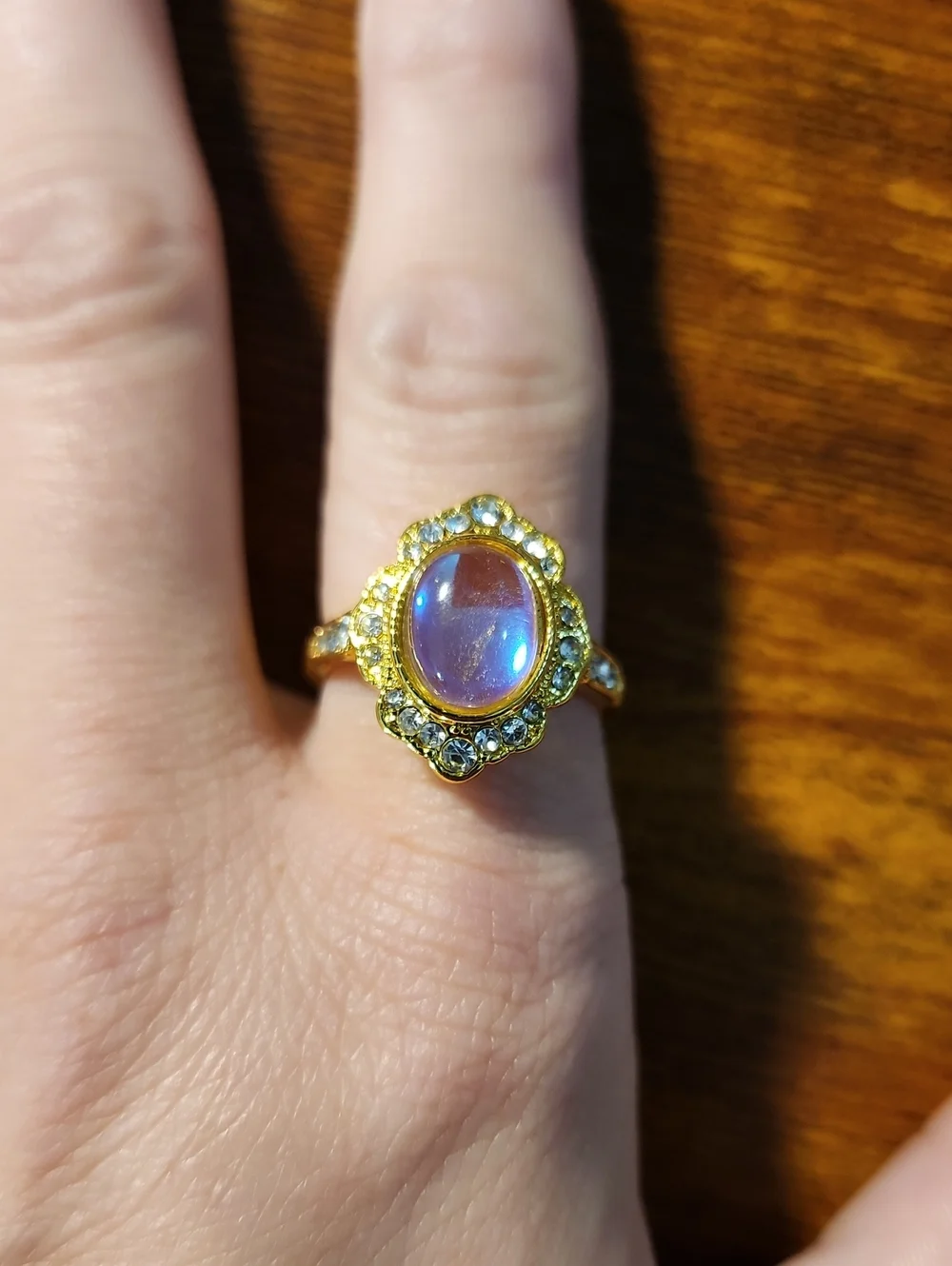 New Imitation Celebrity Style Gold OpalOval Diamond Ring Simple Fashion Luminous